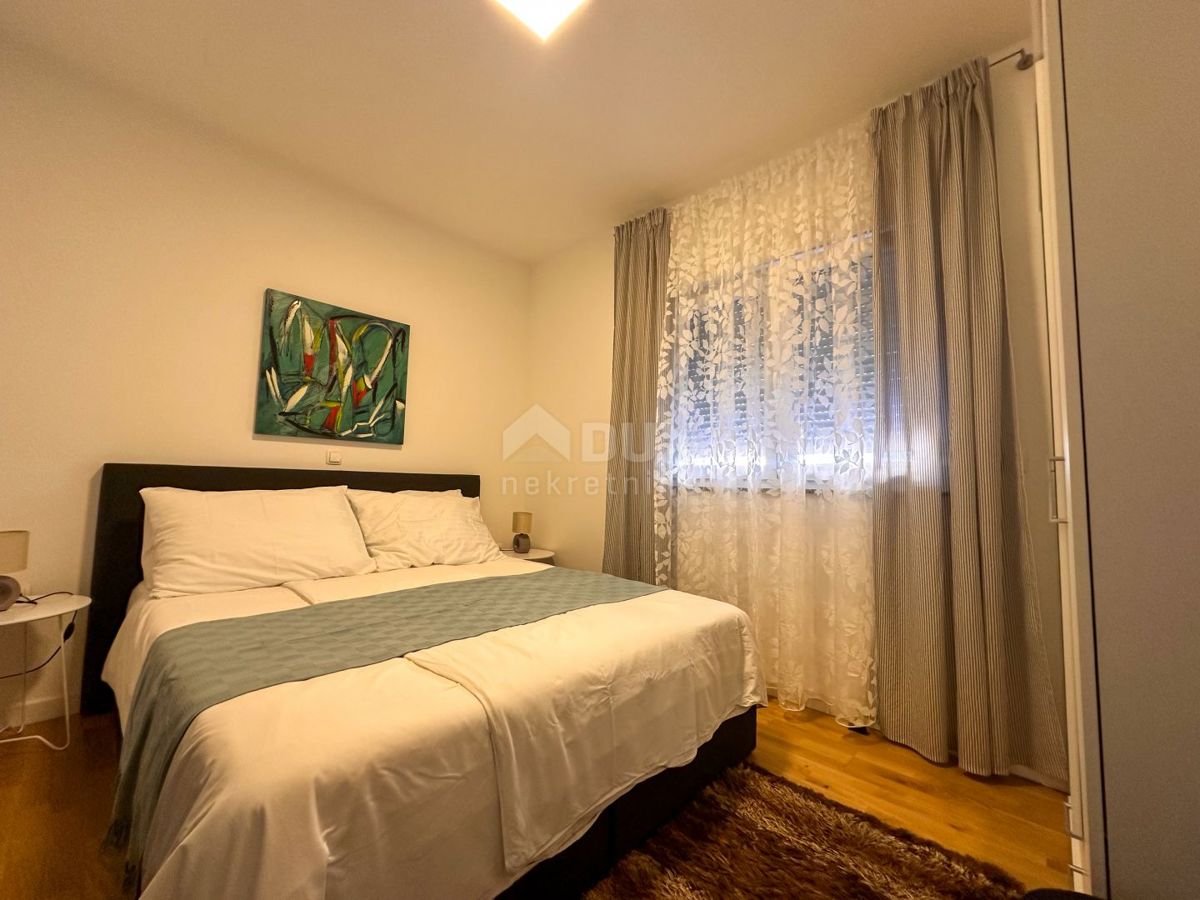 OPATIJA, MATULJI - hiša s tremi apartmaji, bazenom in pogledom na morje 