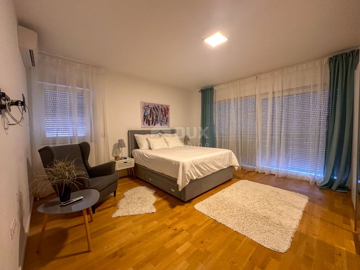 OPATIJA, MATULJI - hiša s tremi apartmaji, bazenom in pogledom na morje 