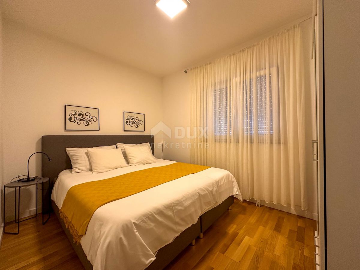 OPATIJA, MATULJI - hiša s tremi apartmaji, bazenom in pogledom na morje 