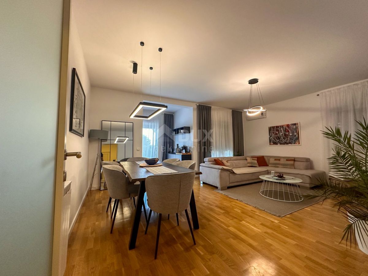 OPATIJA, MATULJI - hiša s tremi apartmaji, bazenom in pogledom na morje 