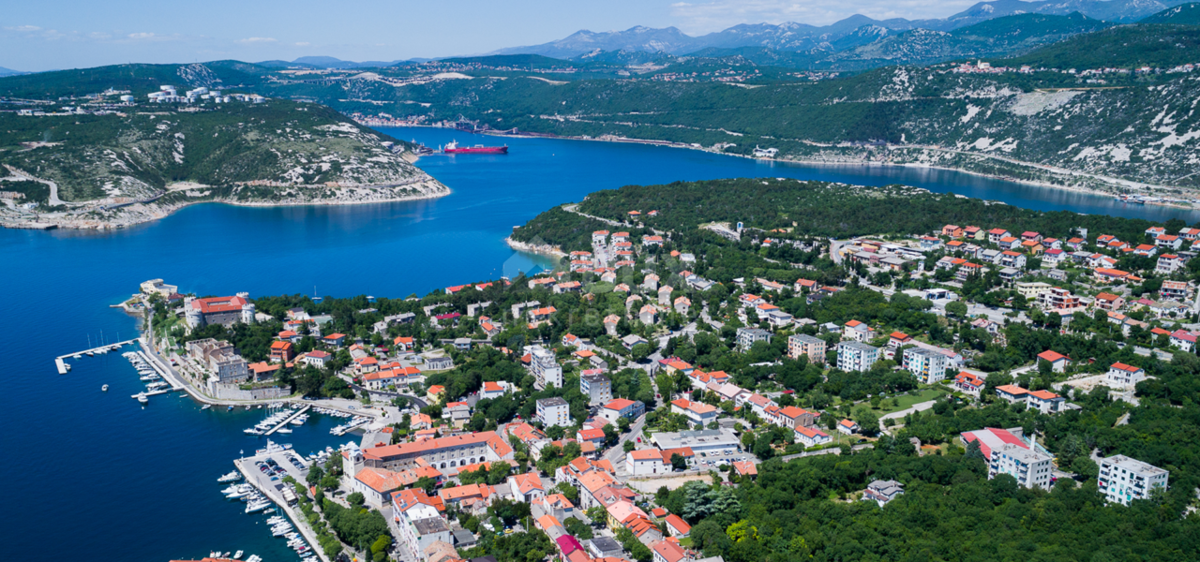 KRALJEVICA - Gradbeno zemljišče drugi red do morja 