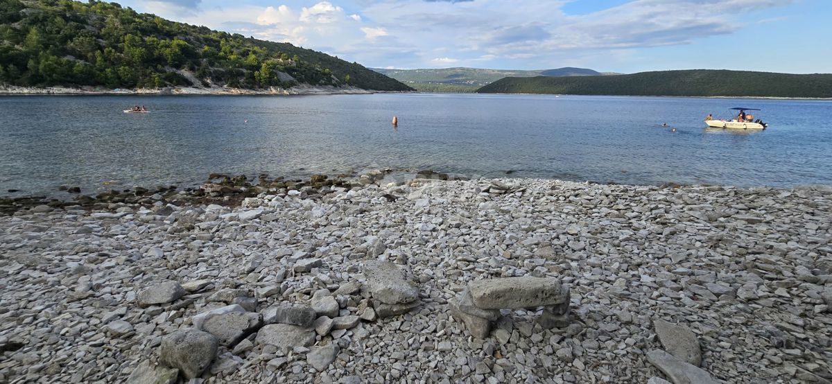 ISTRA, RAKALJ - Kmetijsko zemljišče z objektom 20 metrov od morja