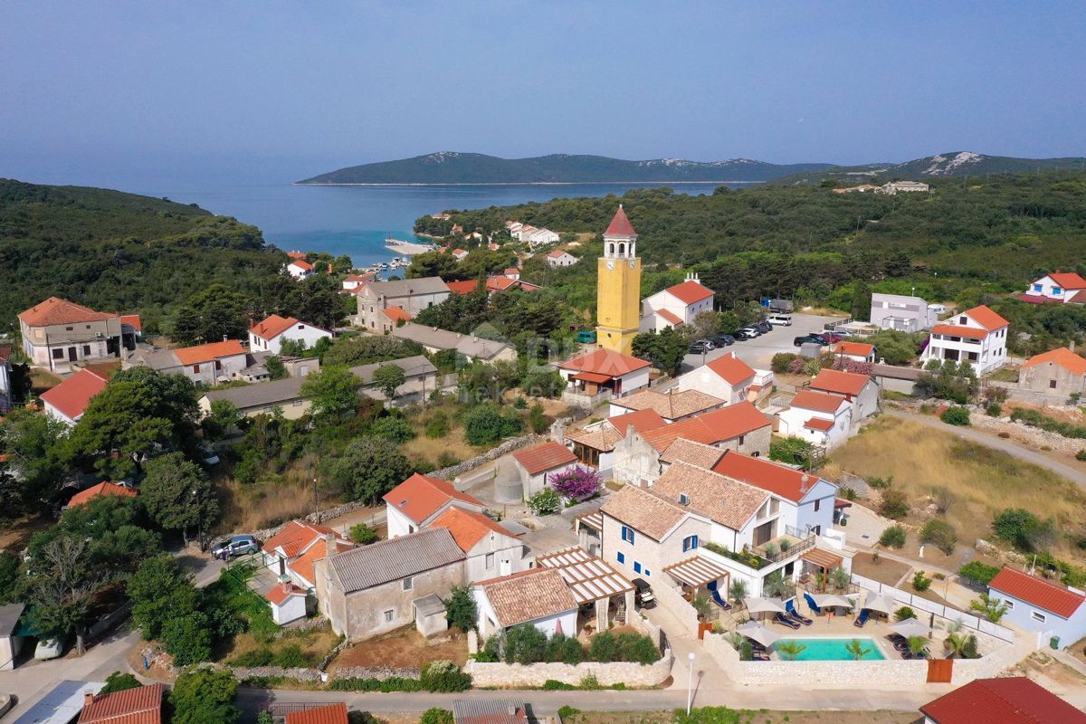 OTOK MOLAT - Investirajte v sredozemske sanje: Ekskluzivna ponudba štirih kamnitih hiš na Molatu - Idealno za pobeg v mir in naravo!