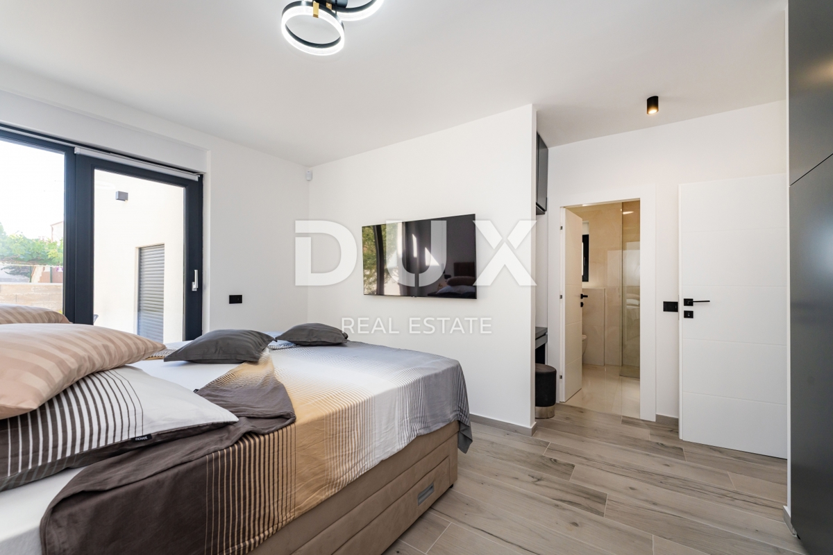 ZADAR, VRSI - moderna novogradnja z bazenom