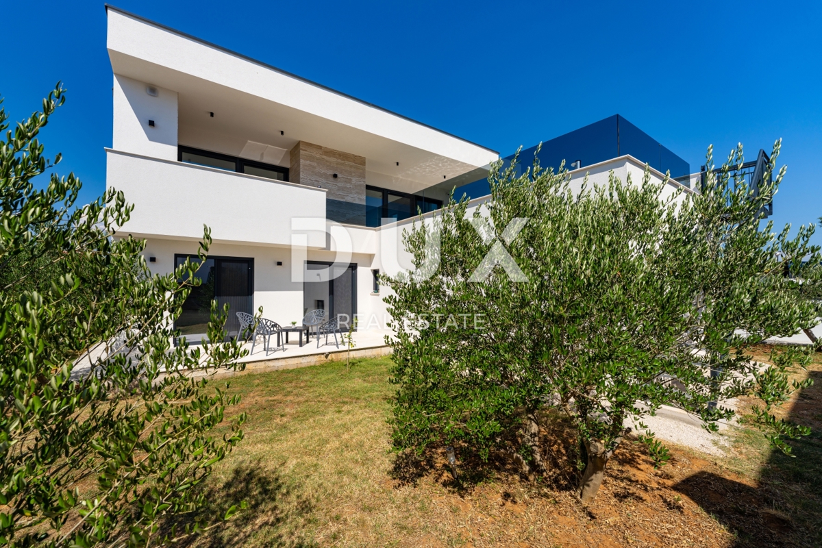 ZADAR, VRSI - moderna novogradnja z bazenom