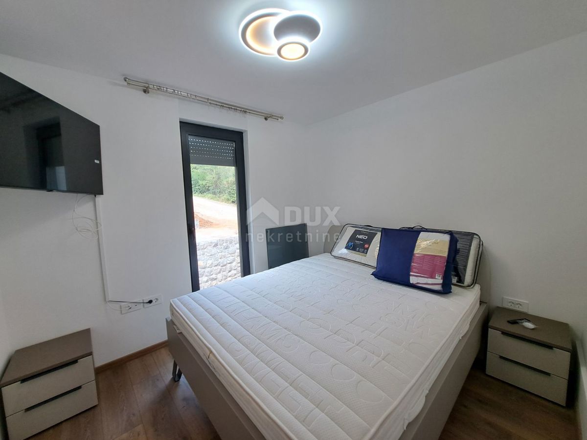 OPATIJA, LOVRAN - luksuzna vila z dvema apartmajema, dvema bazenoma in pogledom na morje 