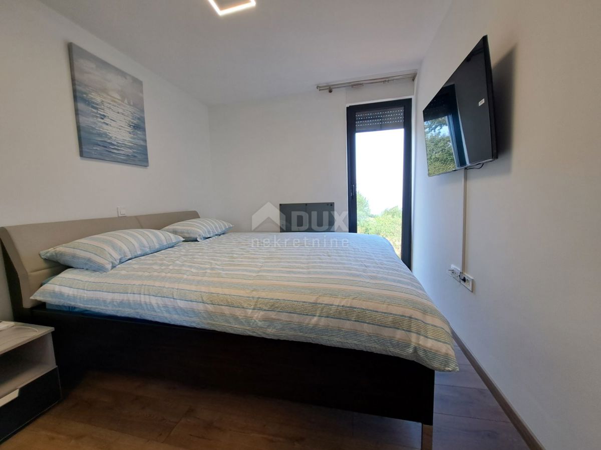 OPATIJA, LOVRAN - luksuzna vila z dvema apartmajema, dvema bazenoma in pogledom na morje 