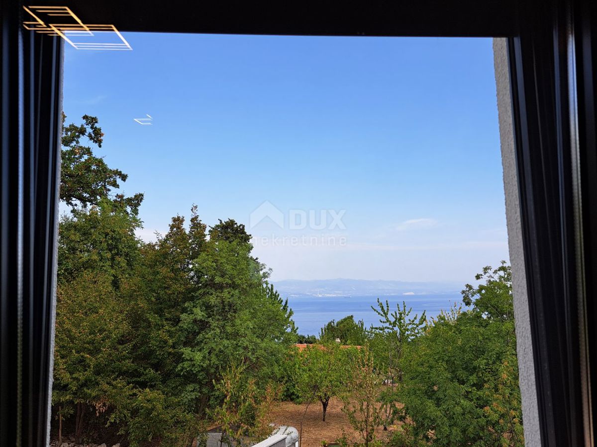 OPATIJA, LOVRAN - luksuzna vila z dvema apartmajema, dvema bazenoma in pogledom na morje 