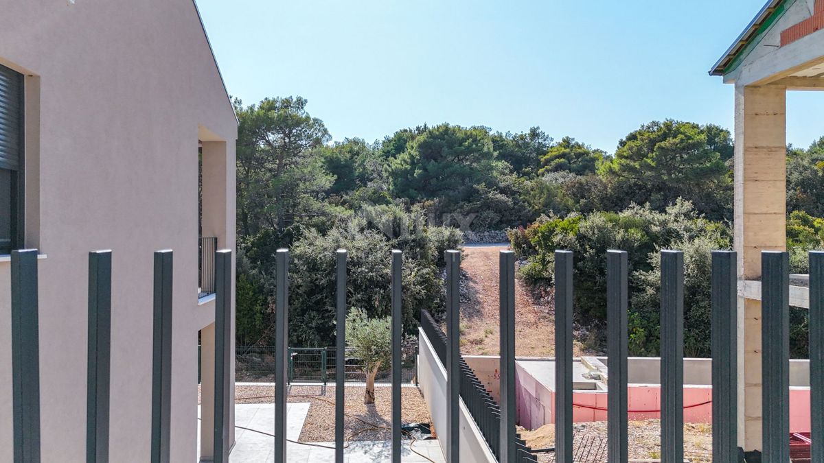 MALI LOŠINJ, ARTATORE - Apartma 2 spalnici + kopalnica v 1. nadstropju v novogradnji 250m od privlačnega zaliva