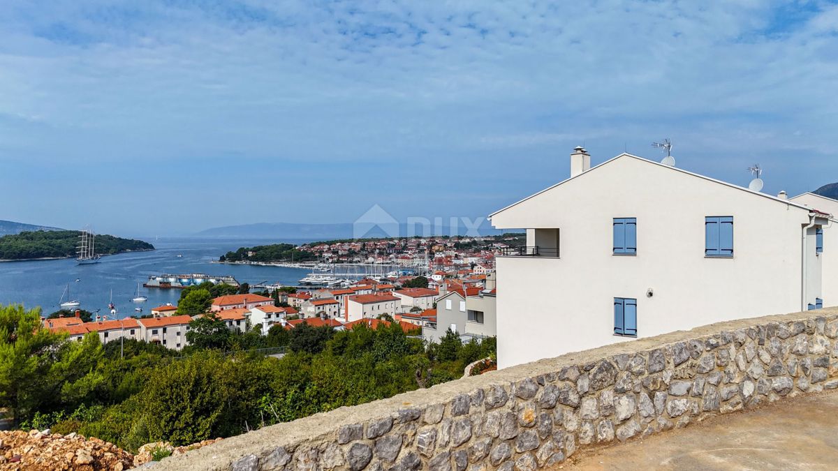 OTOK CRES, CENTER CRESA - Apartma 3 sp + 2 parkirni mesti + POGLED NA MORJE