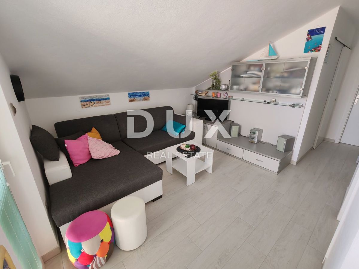  OTOK PAG, POVLJANA - Čudovit apartma v Povljani, en korak od plaže s teraso, ki ponuja spektakularen pogled na morje! 