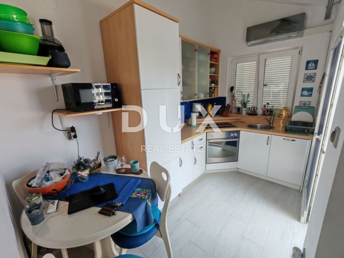  OTOK PAG, POVLJANA - Čudovit apartma v Povljani, en korak od plaže s teraso, ki ponuja spektakularen pogled na morje! 