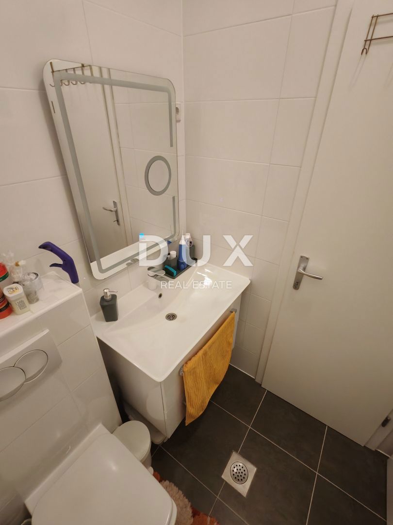  OTOK PAG, POVLJANA - Čudovit apartma v Povljani, en korak od plaže s teraso, ki ponuja spektakularen pogled na morje! 