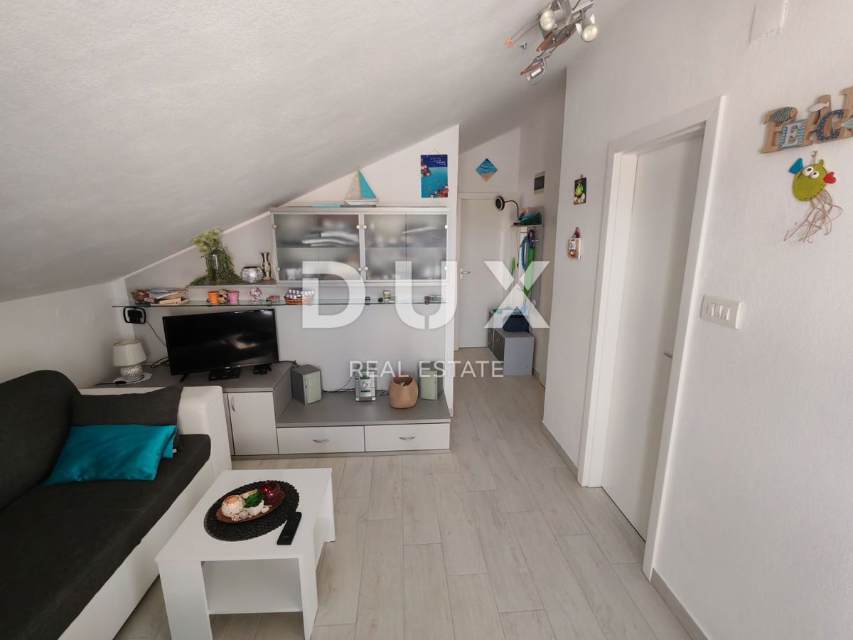  OTOK PAG, POVLJANA - Čudovit apartma v Povljani, en korak od plaže s teraso, ki ponuja spektakularen pogled na morje! 