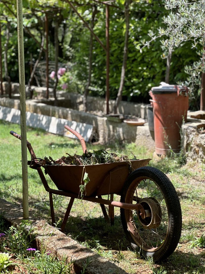 PULA, MARČANA - hiša za bivanje ali turizem