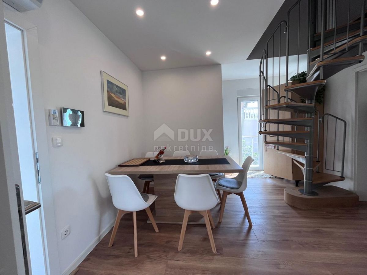 ŠIBENIK, VODICE - Hiša dvojček z dvema apartmajema