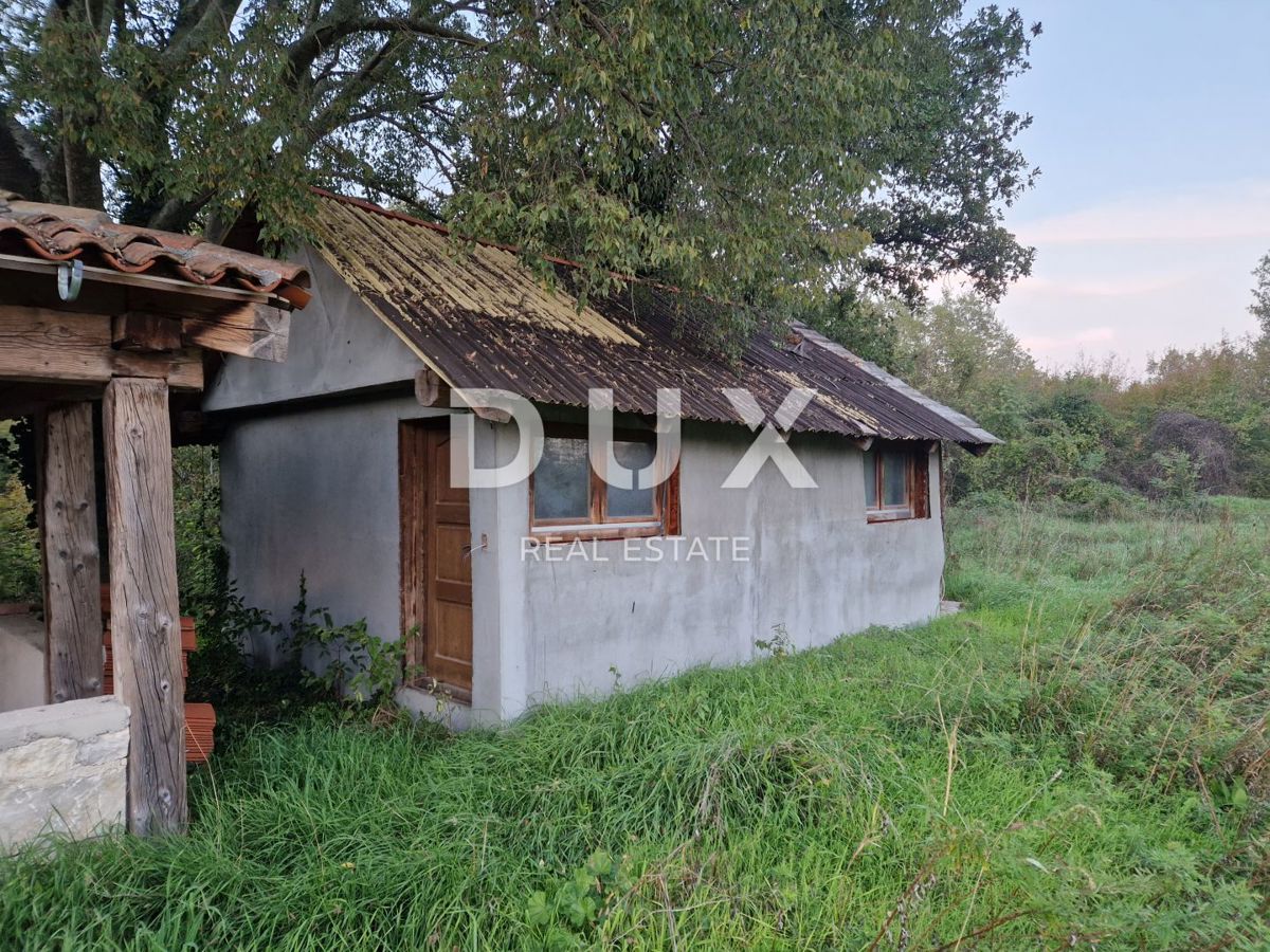 ISTRA, POREČ - Kmetijsko zemljišče s pripadajočim zemljiščem