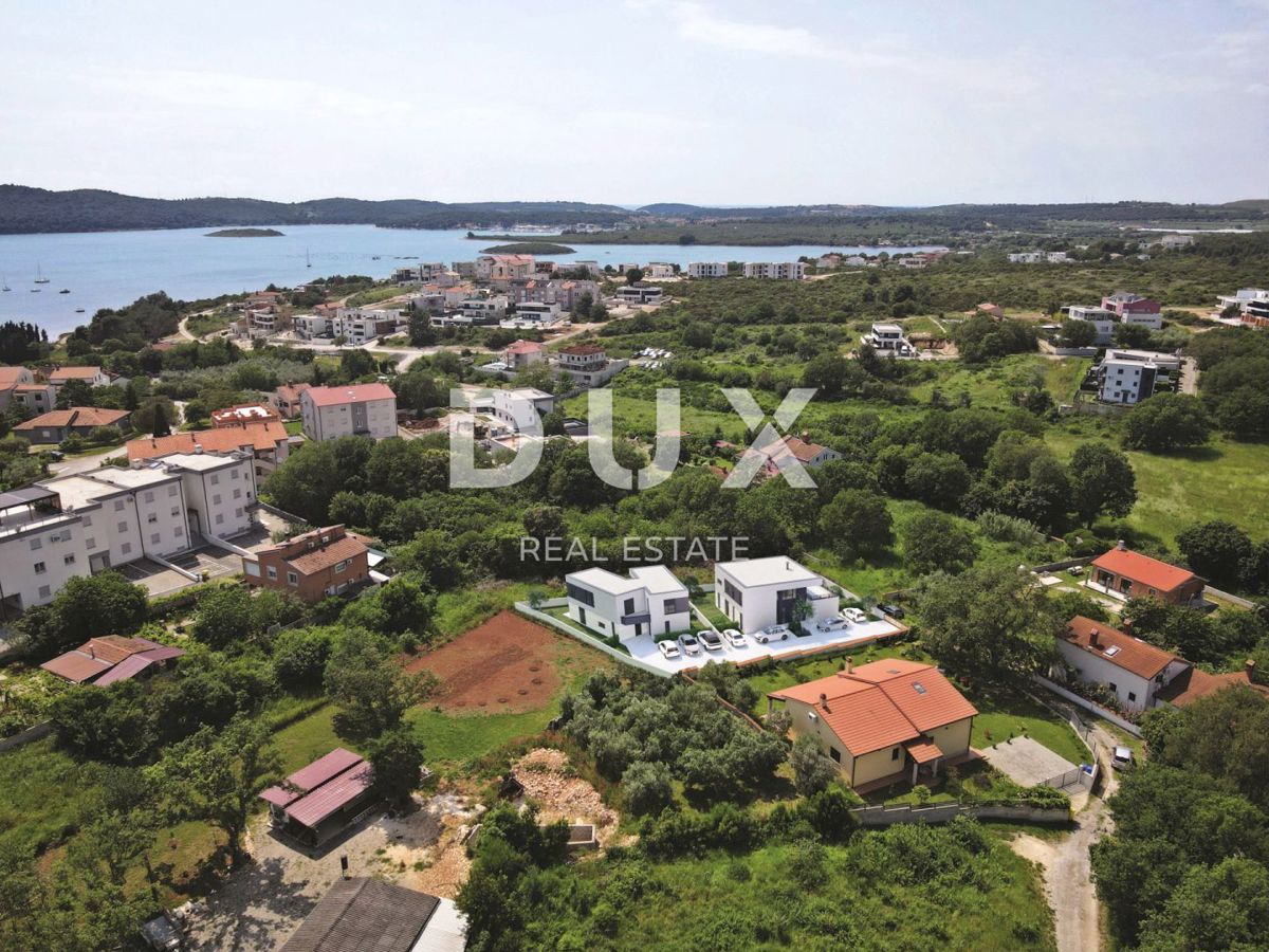 ISTRA, MEDULIN - Hiša moderne arhitekture s tremi stanovanjskimi enotami