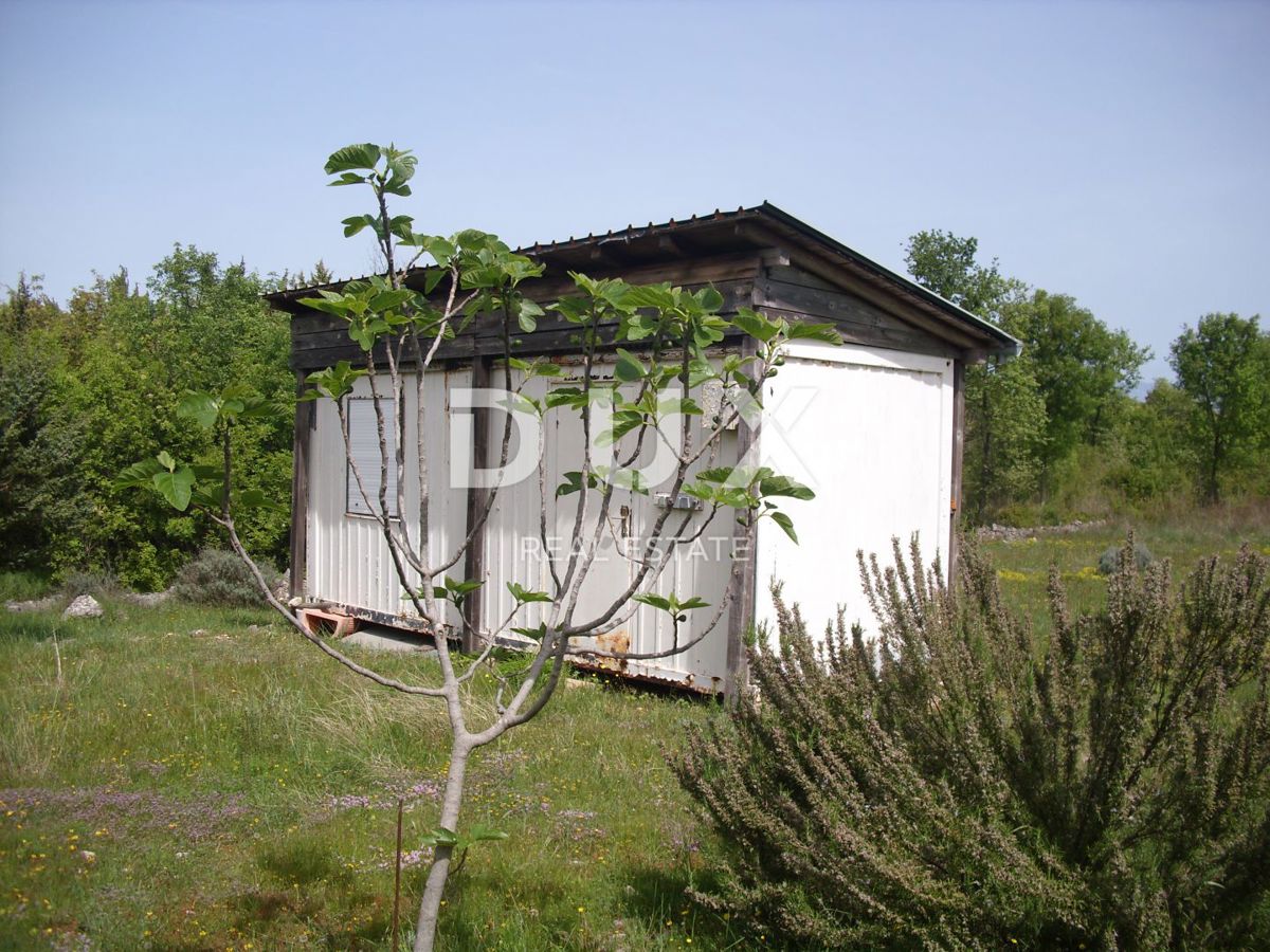OTOK KRK, GLAVOTOK - Kmetijsko zemljišče z ruševinami