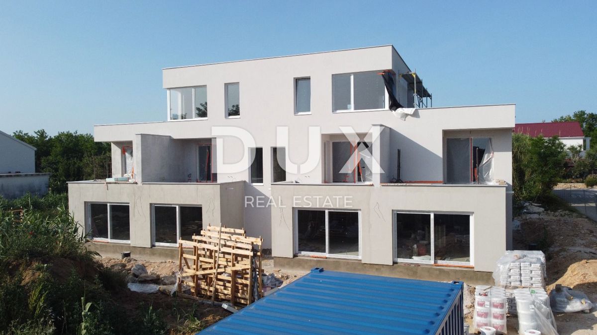 ZADAR, PRIVLAKA - Apartma z eno spalnico in lastnim vrtom, 3 minute hoje do peščene plaže! B