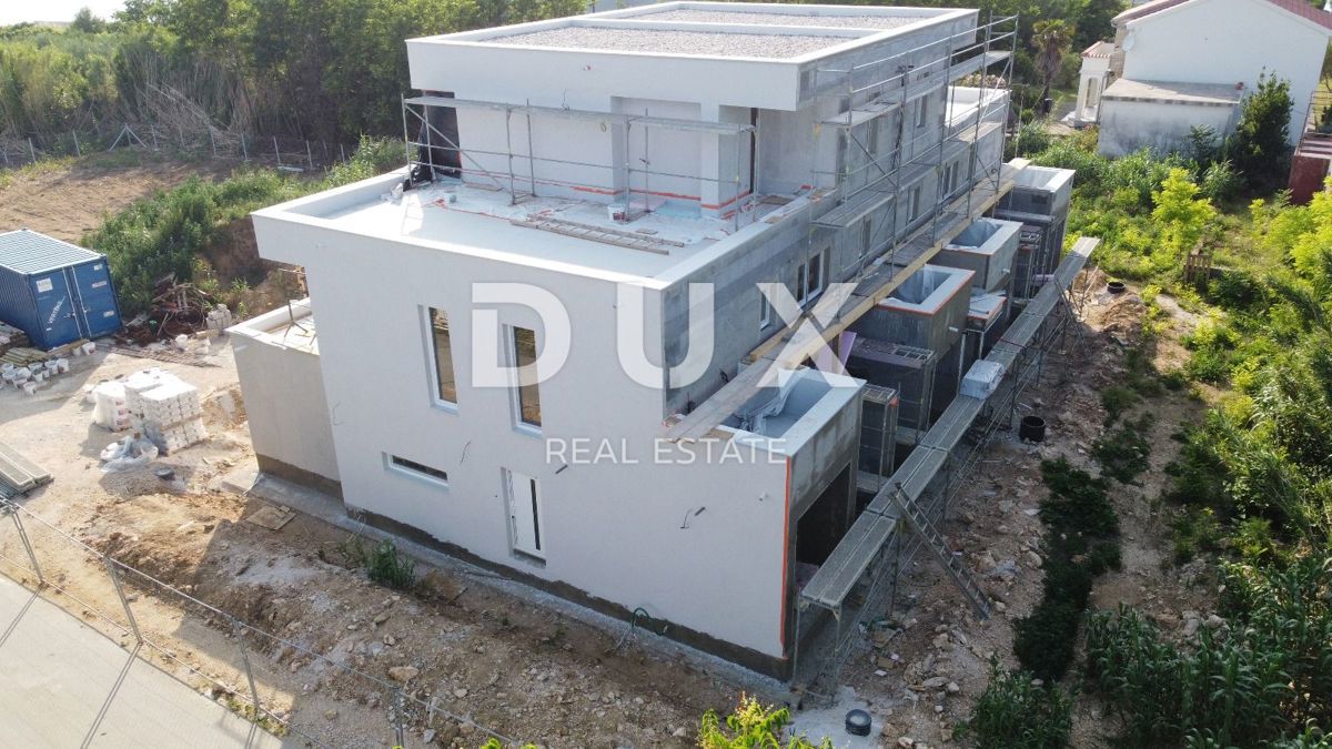 ZADAR, PRIVLAKA - Apartma z eno spalnico in lastnim vrtom, 3 minute hoje do peščene plaže! B