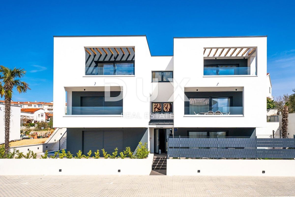 OTOK KRK, MESTO KRK - Dvoetažni apartma z vrtom in bazenom blizu morja