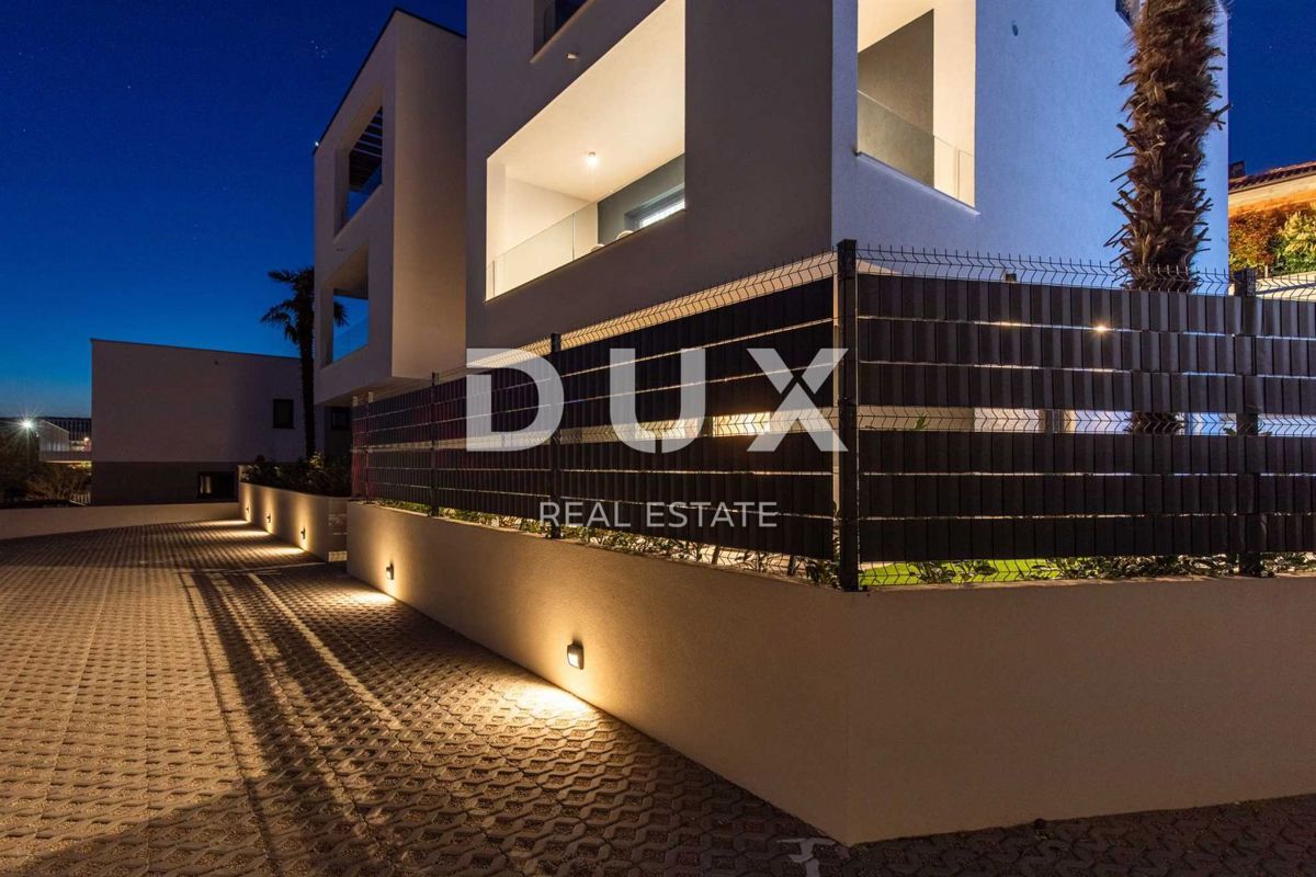 OTOK KRK, MESTO KRK - Dvoetažni apartma z vrtom in bazenom blizu morja