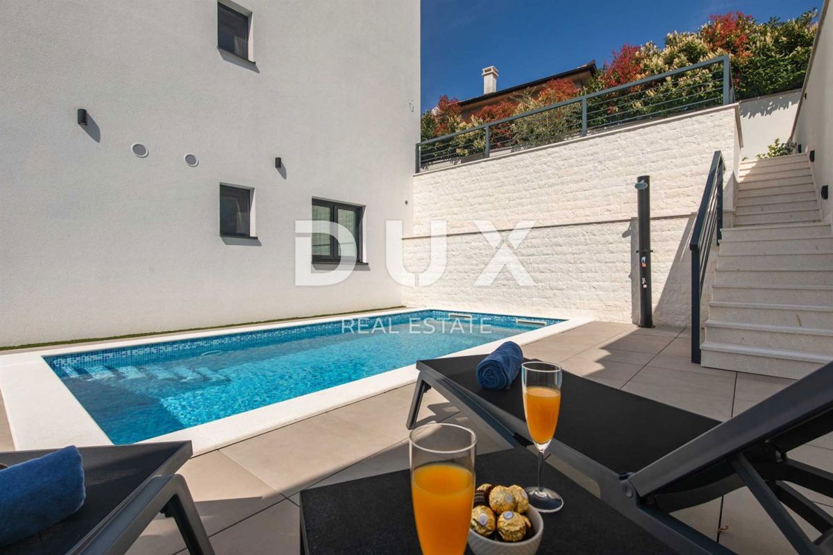 OTOK KRK, MESTO KRK - Dvoetažni apartma z vrtom in bazenom blizu morja