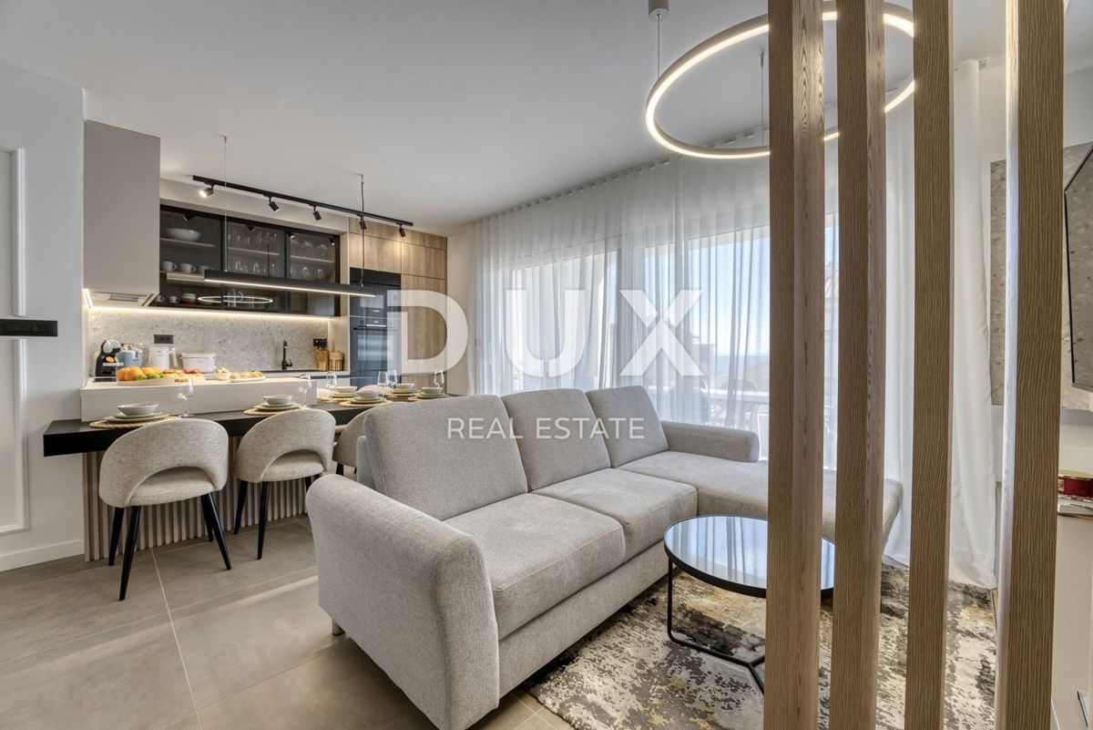 OTOK KRK, MESTO KRK - Dvoetažni apartma z vrtom in bazenom blizu morja