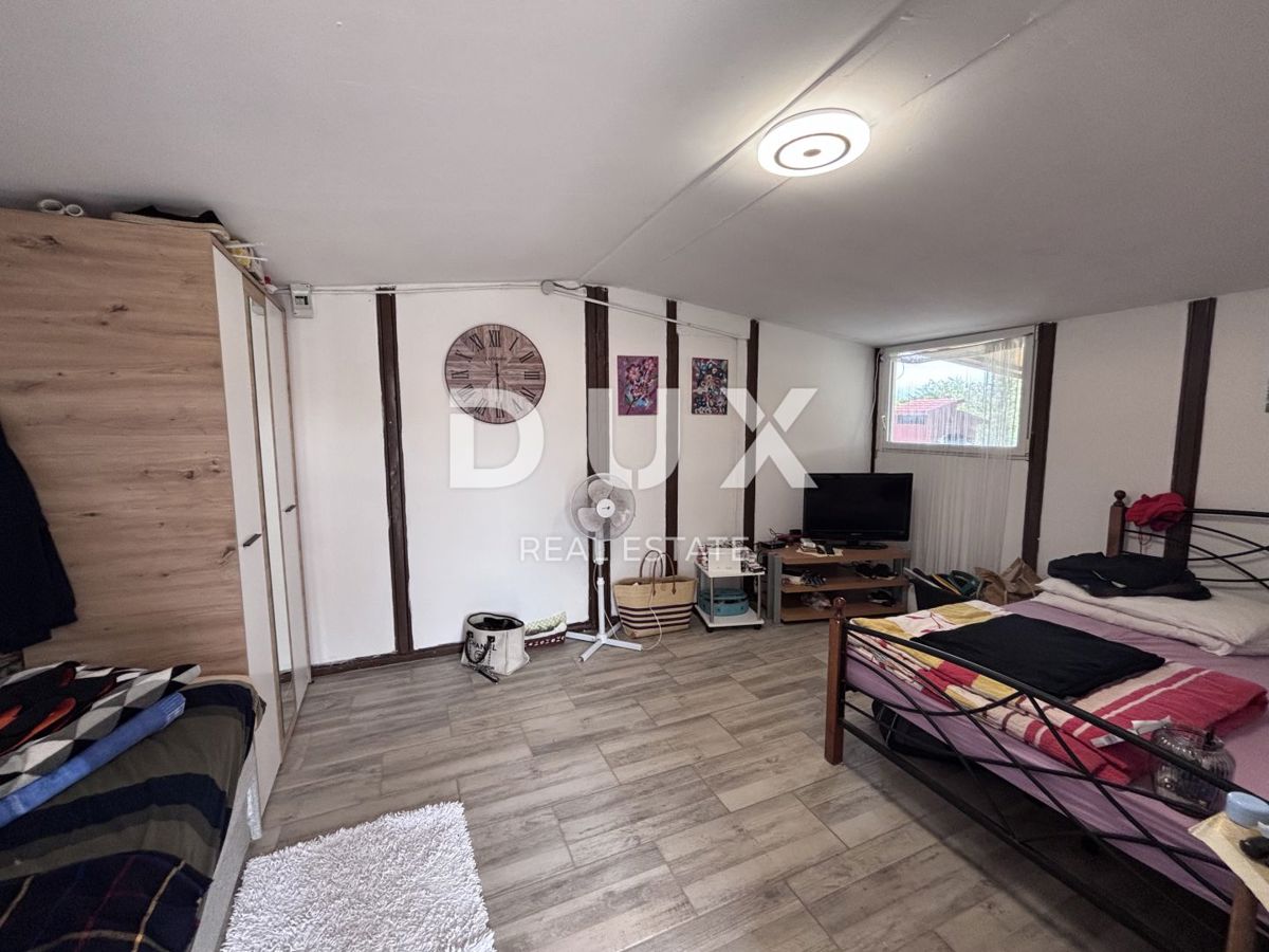 ZADAR, VRSI - Enoetažna hiša na osamljeni lokaciji
