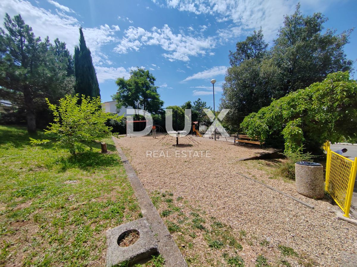 CRIKVENICA, HRUSTA - Apartma z 2 balkonoma
