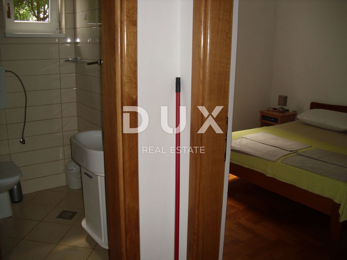 OTOK KRK, MALINSKA - Apartma 2 spalnici + dnevna soba z vrtom in parkiriščem