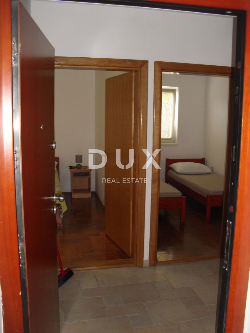 OTOK KRK, MALINSKA - Apartma 2 spalnici + dnevna soba z vrtom in parkiriščem