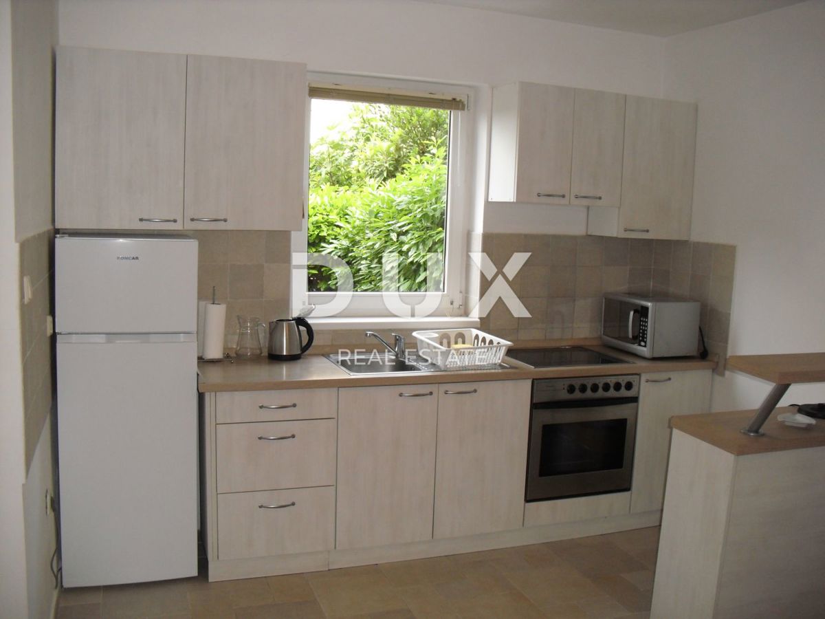 OTOK KRK, MALINSKA - Apartma 2 spalnici + dnevna soba z vrtom in parkiriščem
