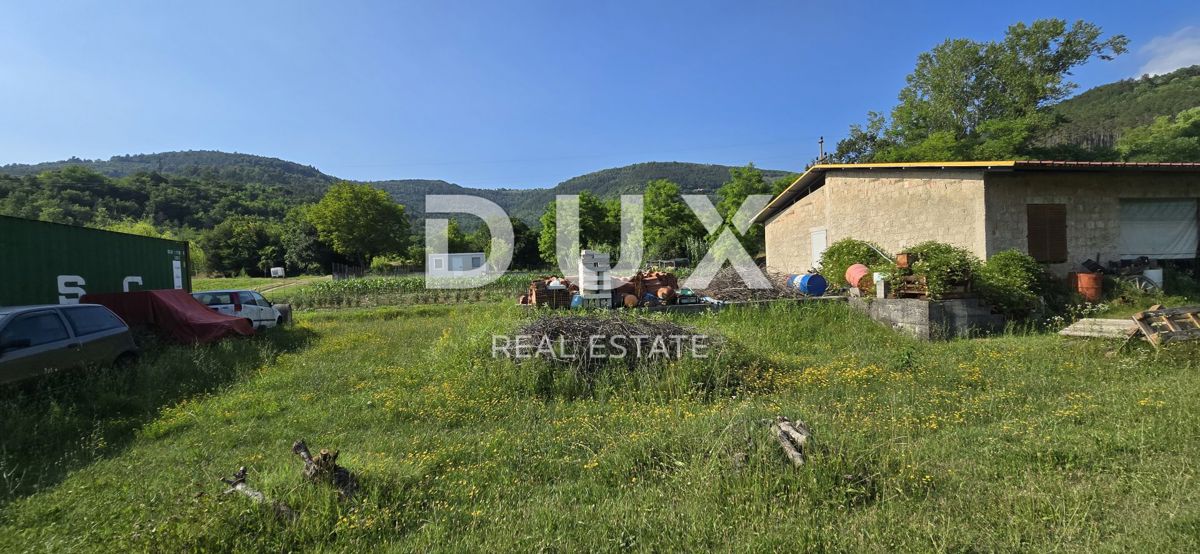 ISTRA, OPRTALJ - Gradbeno zemljišče z dovoljenjem in zgrajenimi temelji