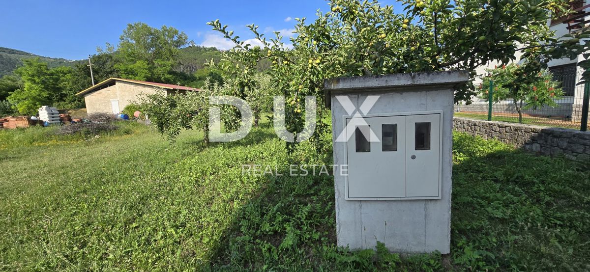 ISTRA, OPRTALJ - Gradbeno zemljišče z dovoljenjem in zgrajenimi temelji