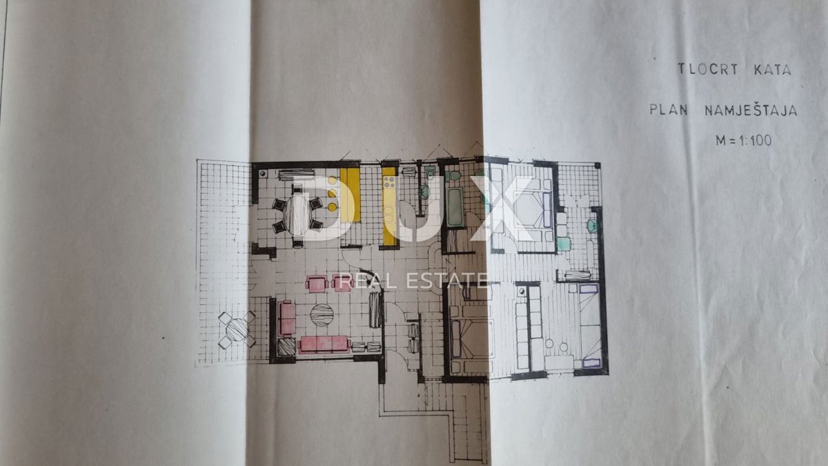 ISTRA, OPRTALJ - Gradbeno zemljišče z dovoljenjem in zgrajenimi temelji