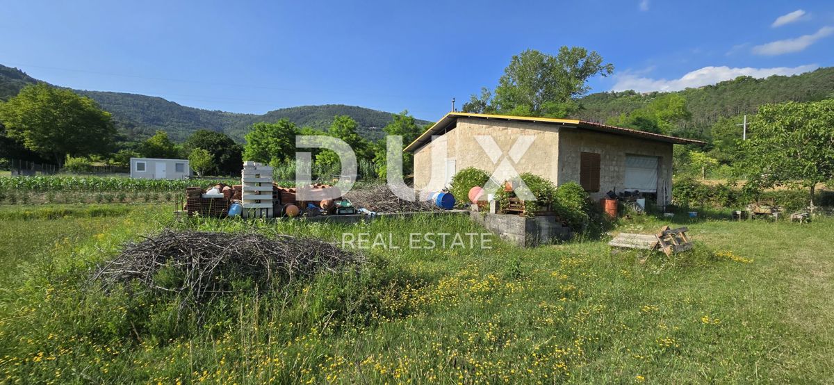 ISTRA, OPRTALJ - Gradbeno zemljišče z dovoljenjem in zgrajenimi temelji