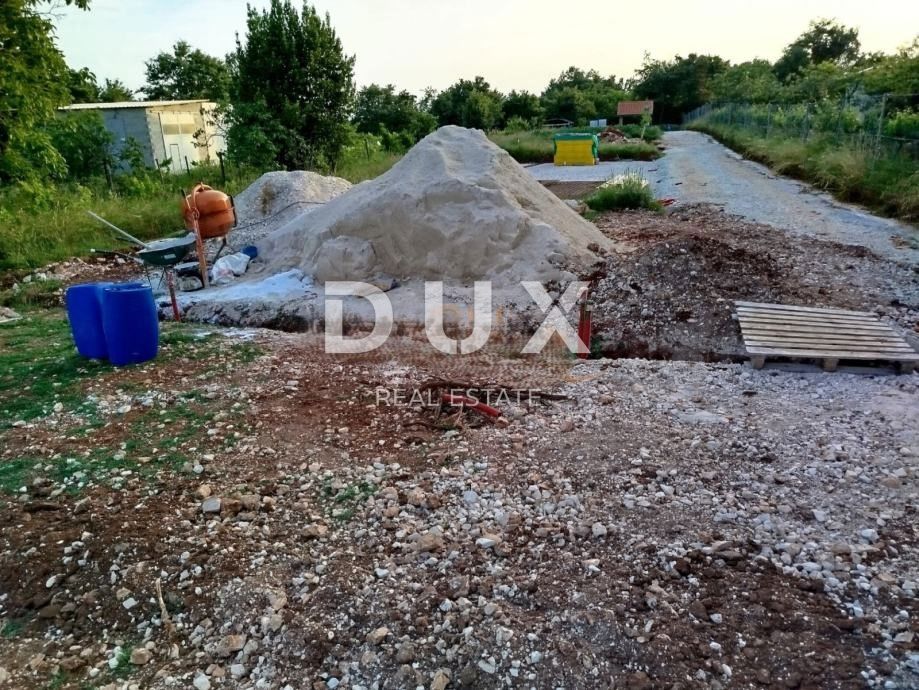 ISTRA, ŽMINJ - Zemljišče z dovoljenjem in začetkom gradnje
