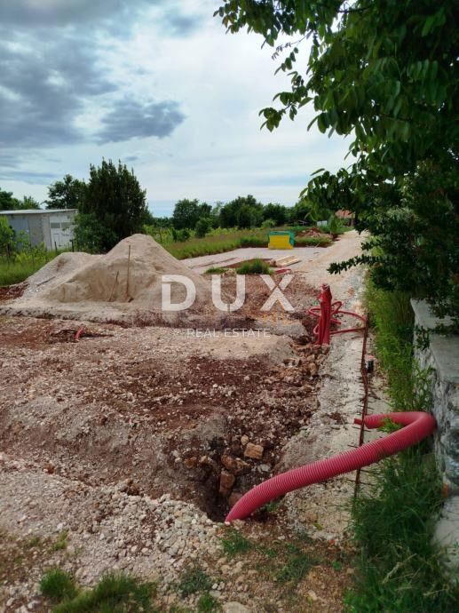 ISTRA, ŽMINJ - Zemljišče z dovoljenjem in začetkom gradnje