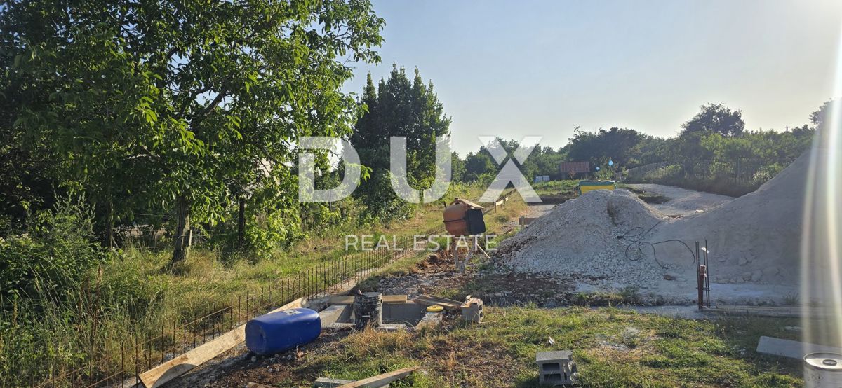 ISTRA, ŽMINJ - Zemljišče z dovoljenjem in začetkom gradnje