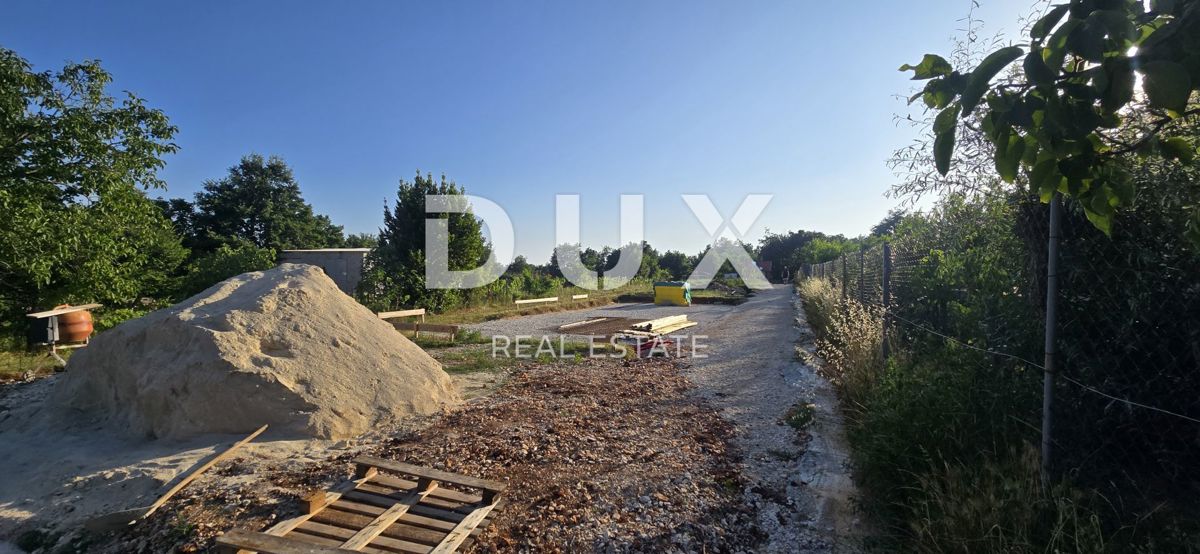 ISTRA, ŽMINJ - Zemljišče z dovoljenjem in začetkom gradnje