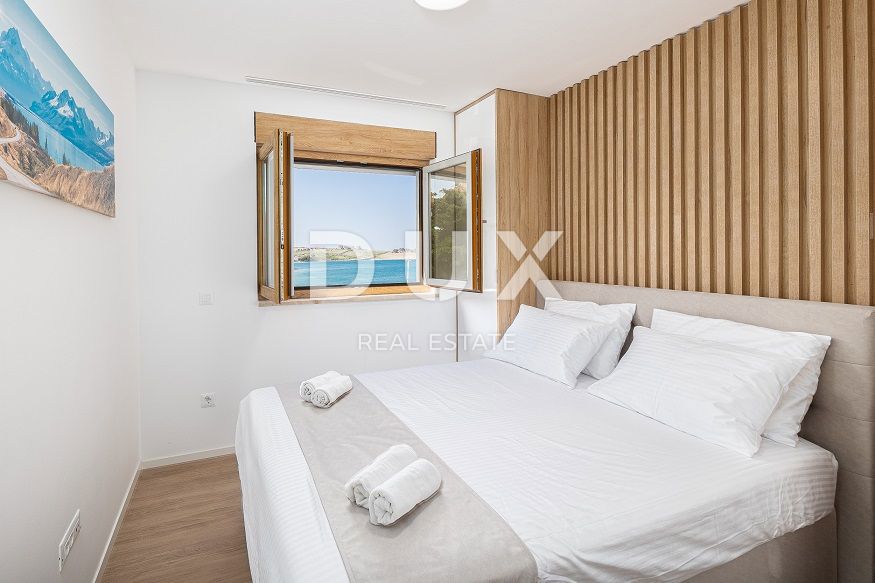 OTOK PAG, POVLJANA - Apartma 55 m2, 1. vrsta do morja