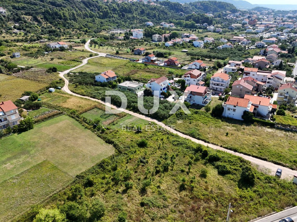Zemljišče Palit, Rab, 976m2