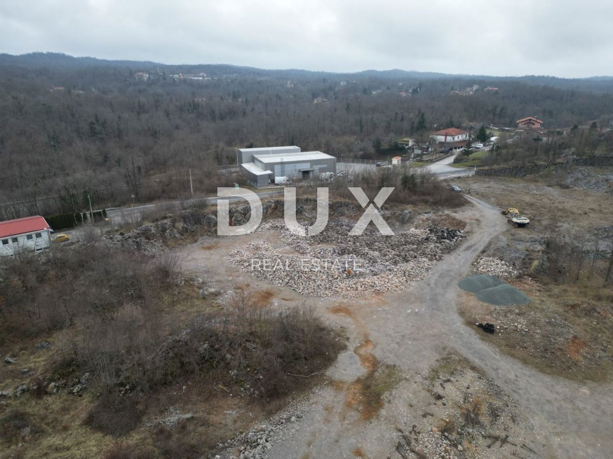 MATULJI, PERMANI - Zazidljivo zemljišče 6000m2 v delovni coni za skladišče/halo, CONA M