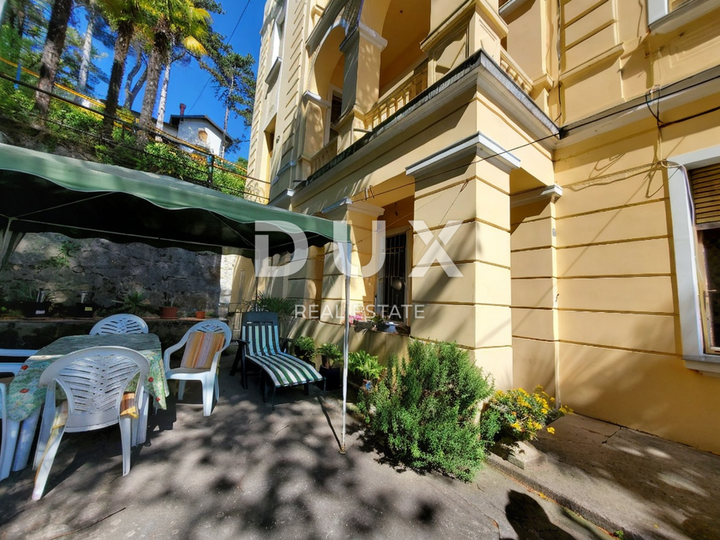 OPATIJA - Prostorno stanovanje z razgledom v secesijski vili z veliko potenciala, 152 m2
