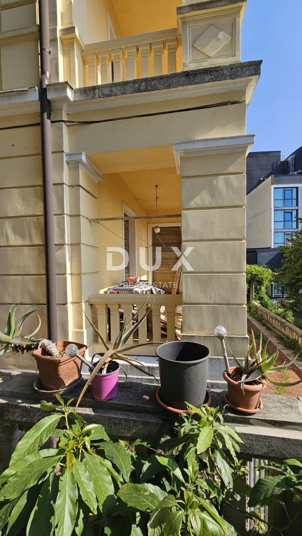 OPATIJA - Prostorno stanovanje z razgledom v secesijski vili z veliko potenciala, 152 m2