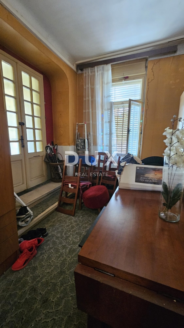 OPATIJA - Prostorno stanovanje z razgledom v secesijski vili z veliko potenciala, 152 m2