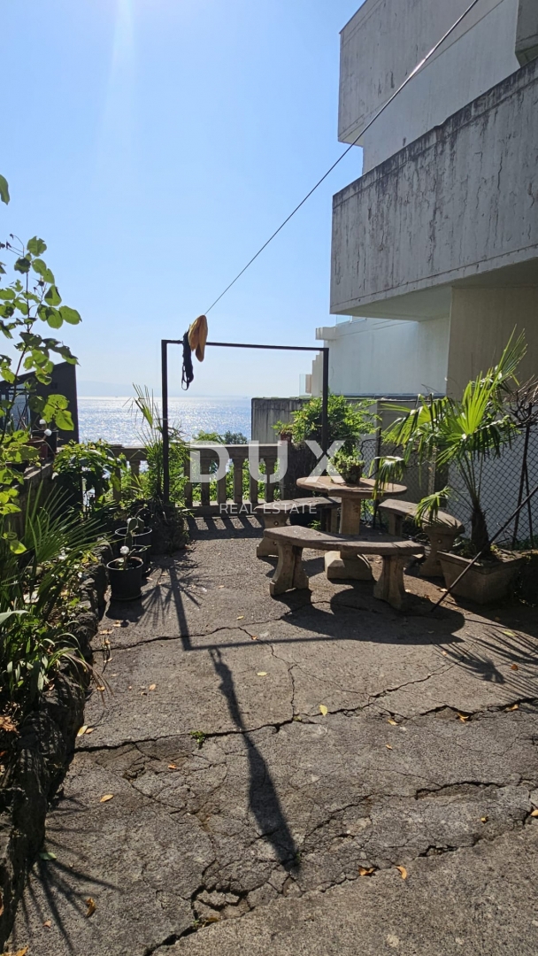 OPATIJA - Prostorno stanovanje z razgledom v secesijski vili z veliko potenciala, 152 m2