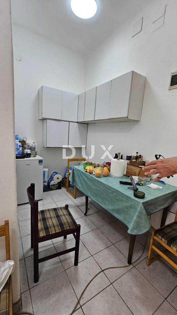 OPATIJA - Prostorno stanovanje z razgledom v secesijski vili z veliko potenciala, 152 m2